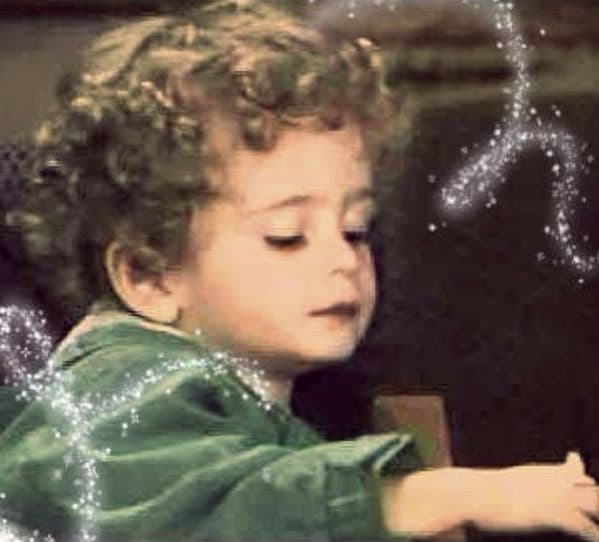 En el 2004 la actriz confirmó su embarazo. En un principio se comentó que el padre era 
<b><a href="http://www.univision.com/temas/luis-miguel">Luis Miguel</a></b>, sin embargo, lo desmintió y dijo que era de alguien que no pertenecía al medio artístico.