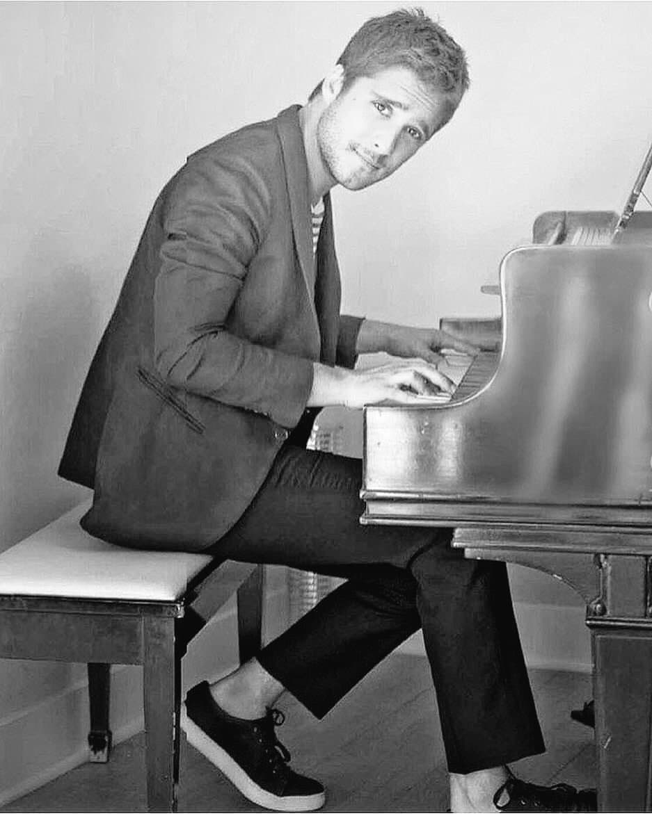 Después de mucho intentarlo, 
<b><a href="http://www.univision.com/temas/diego-boneta">Diego</a></b> logró participar en series como 'Pretty Liars', '90210' y 'Scream Queens', entre otras. Además de participar en varias películas de Hollywood como 'Rock of ages'.