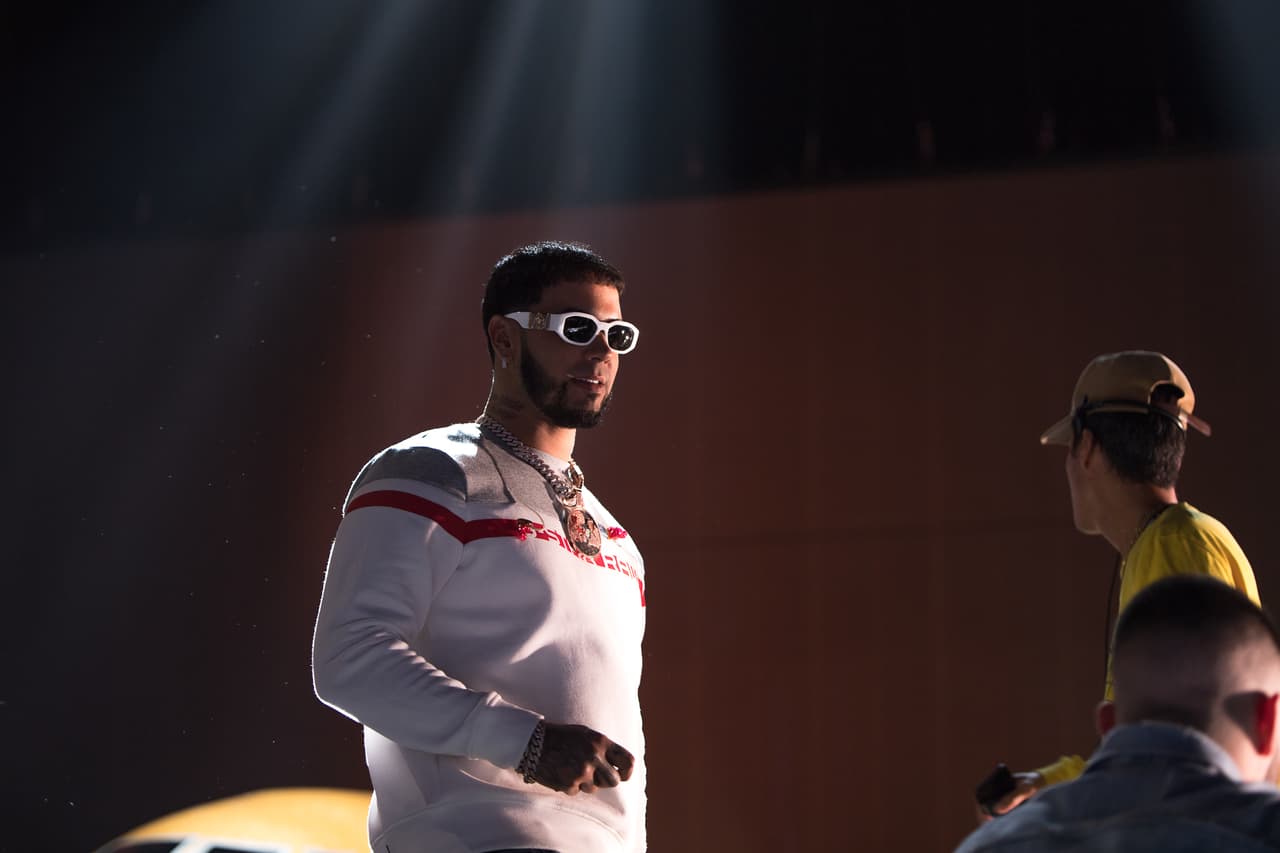 El artista, cuyo verdadero 
<b>nombre es Emmanuel Gazmey Santiago</b> , dice que lo vivido le ha ayudado a ver que "el poder de la mente es bien fuerte y que si sueñas algo y trabajas duro para eso, puedes lograrlo".