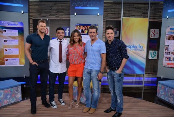Karla y William le dieron la bienvenida a Antonio Banderas, Victor Ortiz y Kellan Lutz en nuestra casa.