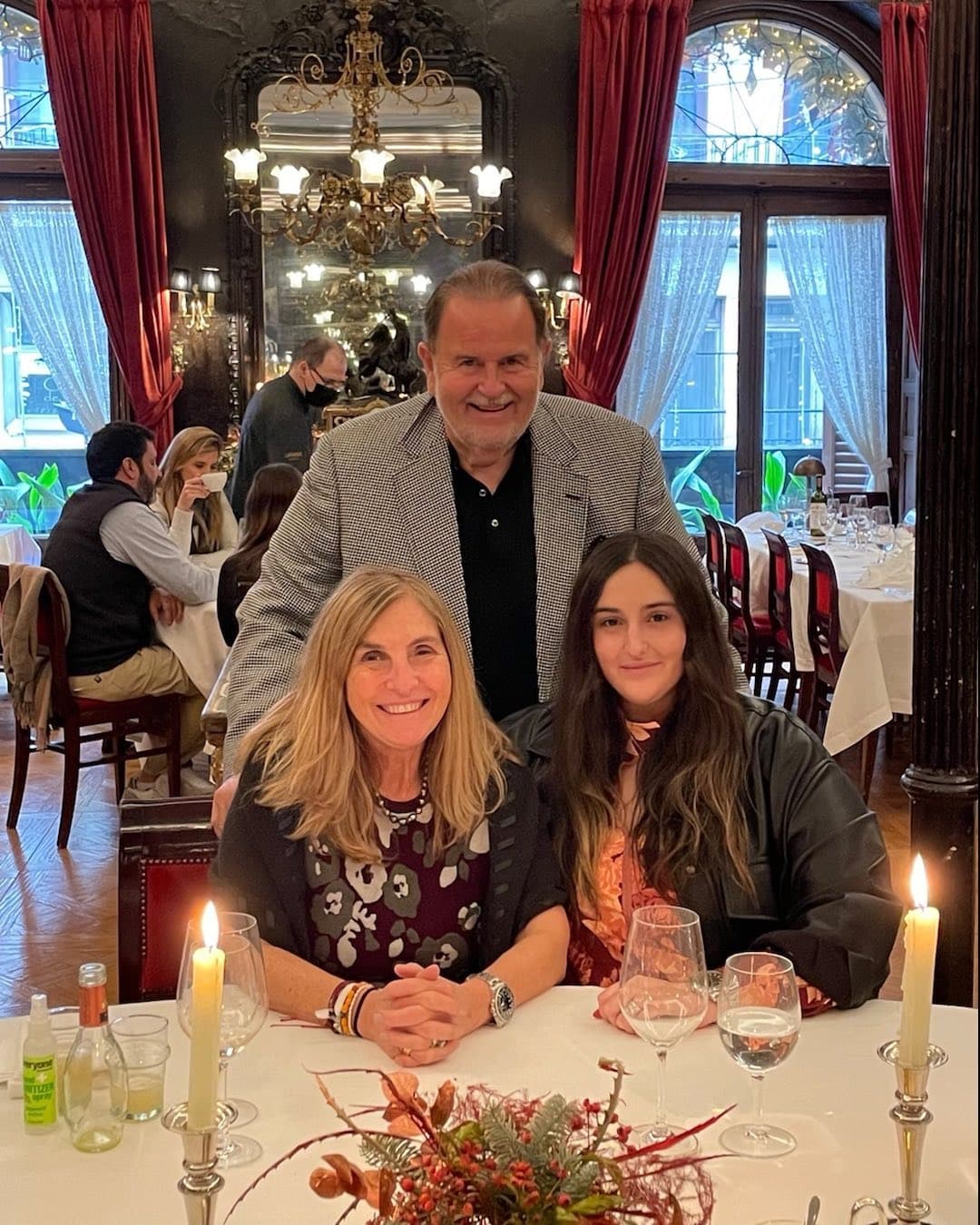 Para Noche Buena escogió degustar los platillos de
<b>Casa Lhardy,</b> fundada en 1839, siendo uno de los primeros restaurantes de la ciudad.