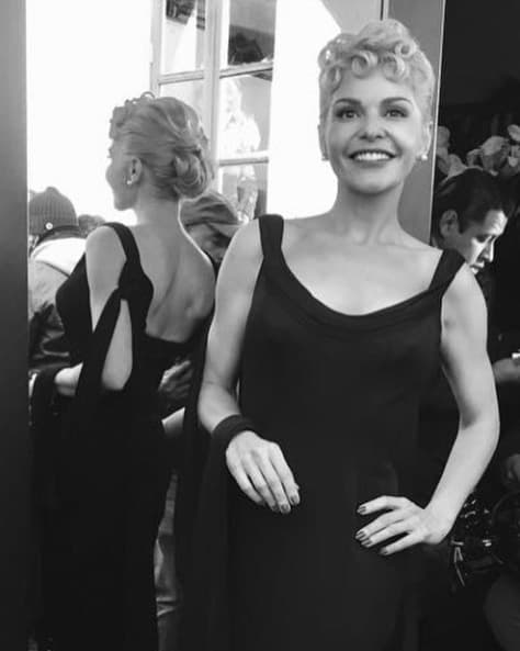 Tras seis meses de cancelación por falta de presupuesto, la serie biográfica de Silvia Pinal producida por Carla Estrada reanudó sus grabaciones en noviembre del año pasado.