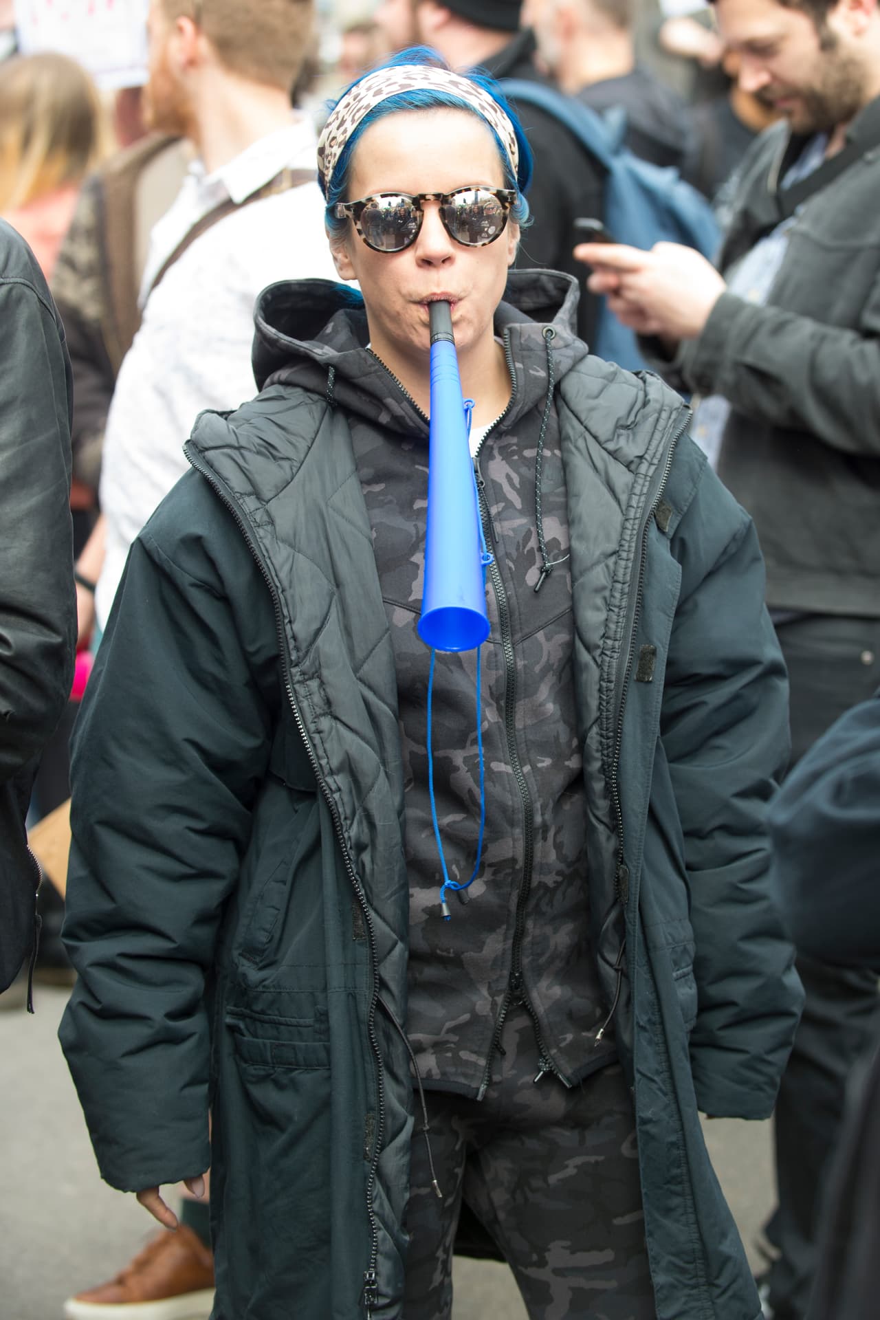 "Prefiero hacer mi parte donando dinero real y no agrupándome con un montón de gente como esa (…) Es como el club del éxito y no estoy realmente en ese club..."