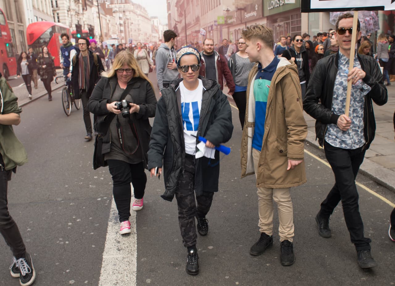 Lily Allen acudió como una ciudadana común ya que también se interesa por su ciudad.