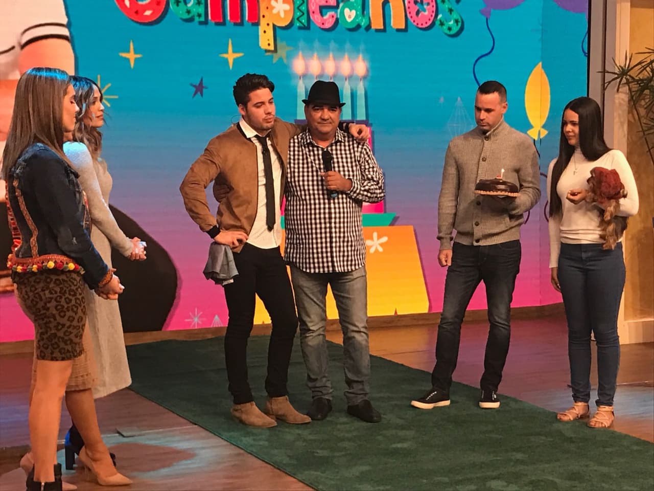 Descubrimos que la bella voz de William fue heredada de su papá.