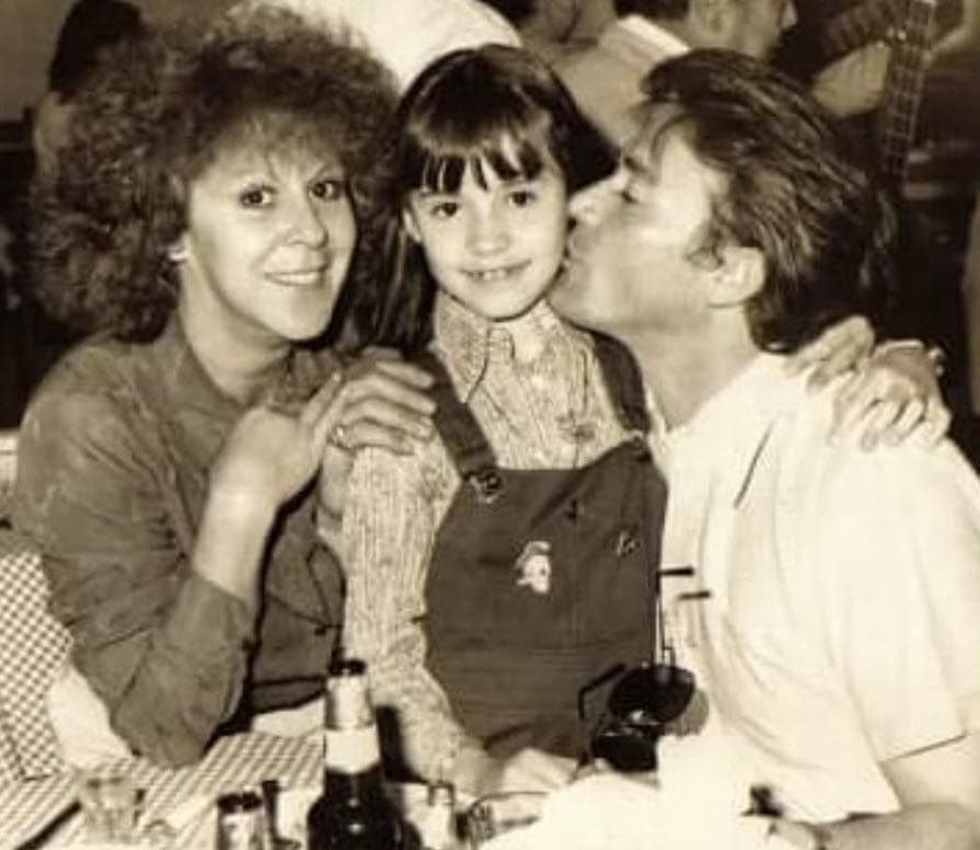 El actor nació en Villahermosa, Tabasco, México. Se casó en tres ocasiones. Una de sus esposas fue la actriz, cantante y empresaria Mayte Carol, con quien tuvo a Valeria Palmer. 
<br>