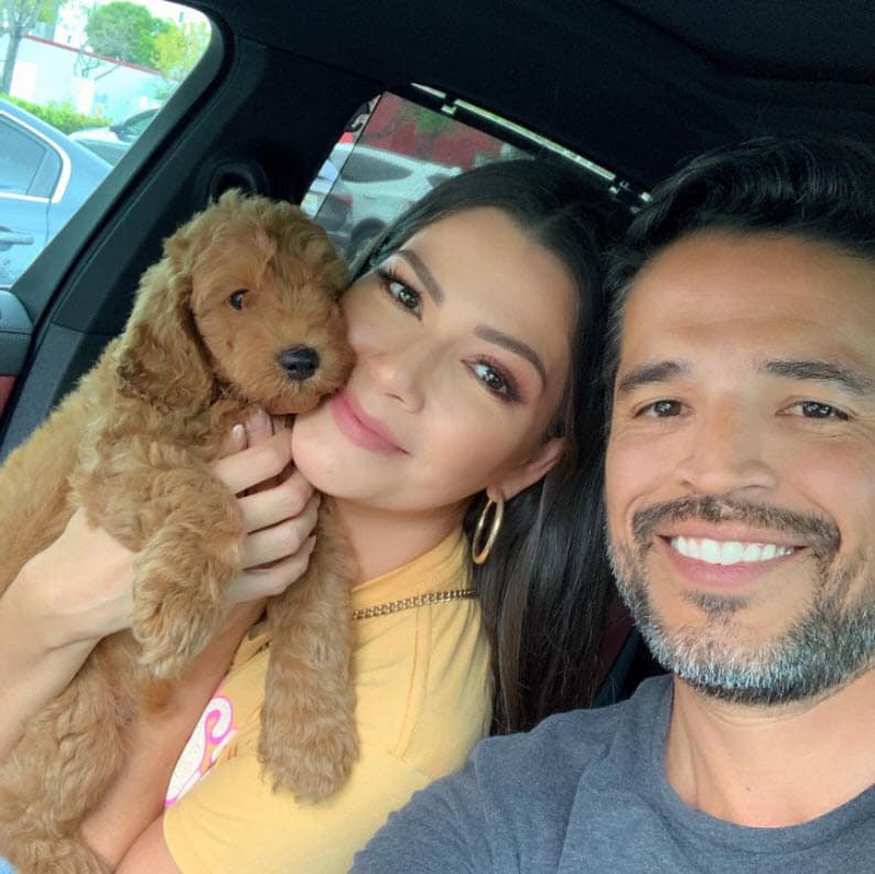 La presentadora de Enamorándonos y su esposo, Luis Carlos Martínez, presentaron a su nuevo 'hijo', el pequeño Maximus.
<br>