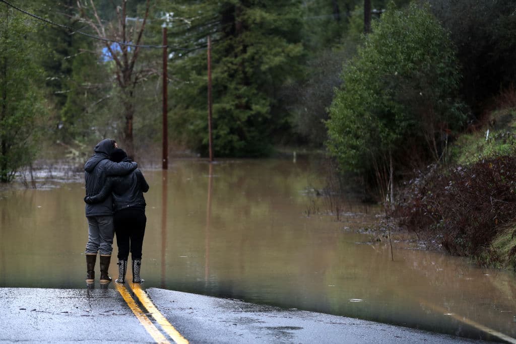 Una serie de tormentas se estancó desde el lunes por la noche en la región, dejando hasta 20 pulgadas de lluvia en algunas zonas del norte de California.