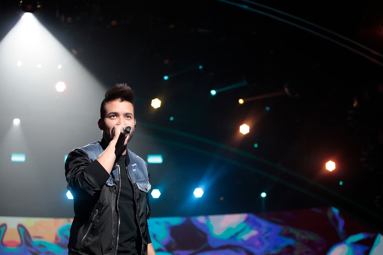 El estadounidense de raíces dominicanas trajo su bachata a la novena gala de Pequeños Gigantes.