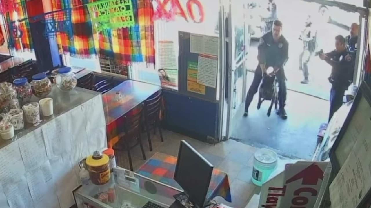 Hombre con machete irrumpe en restaurante de Oxnard y se enfrenta a tiros con la policía