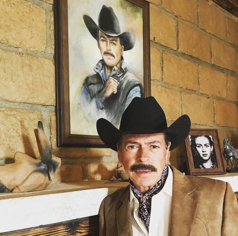 El histrión, que en noviembre cumplirá 63 años de edad, contó que su temor al hacer un papel "de malo" era que "
<b>la gente nos puede llegar a odiar y las carreras se podían venir a menos</b>".