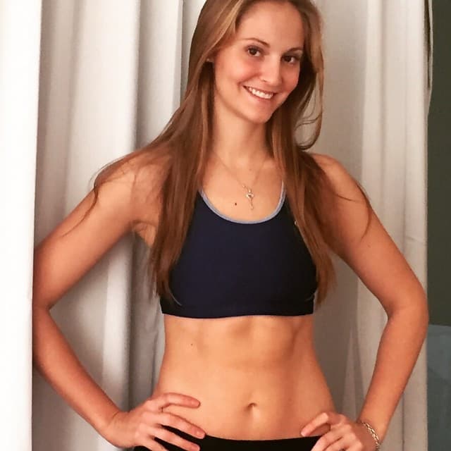 Caro se ve muy contenta y más guapa que nunca.