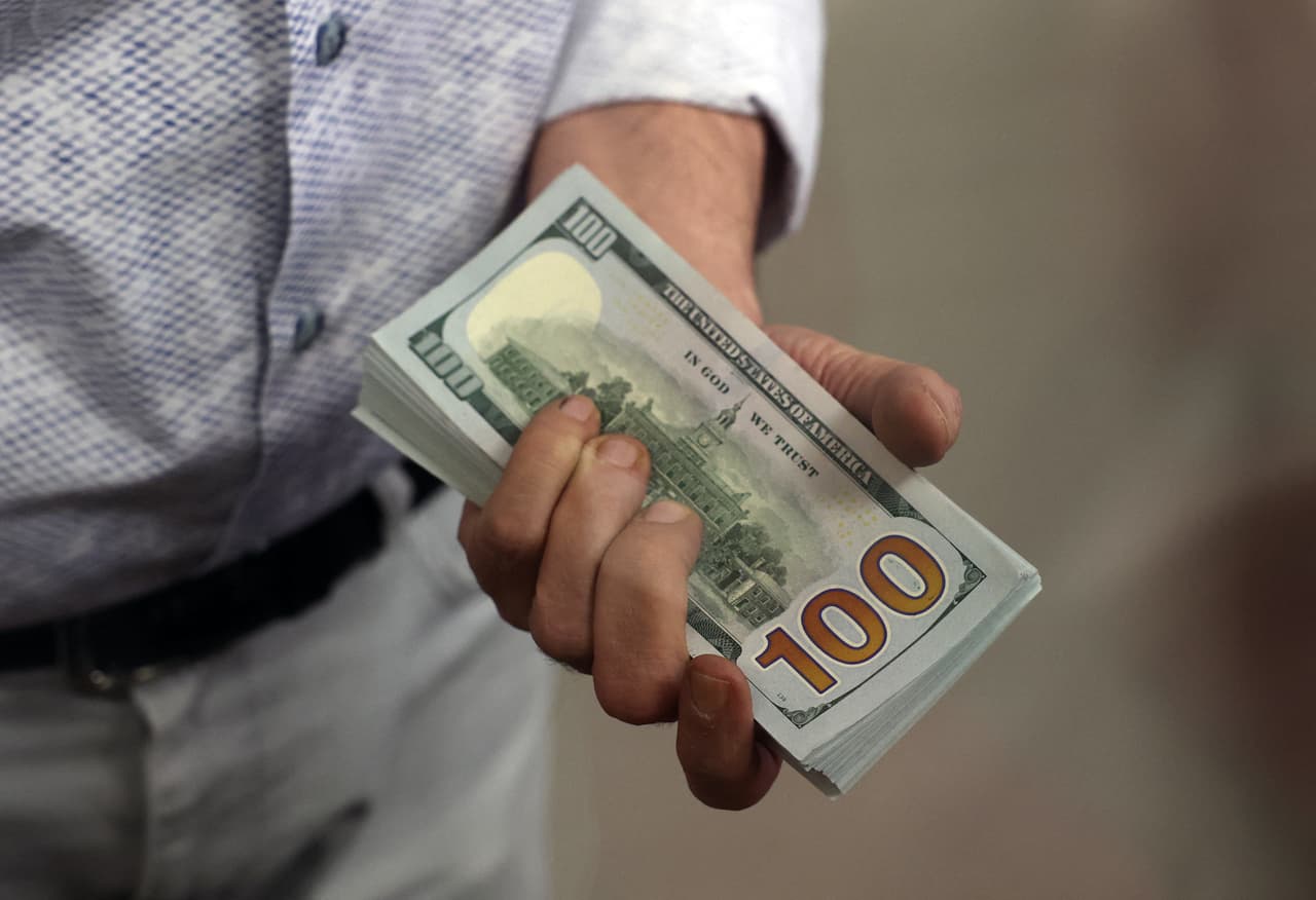 Según el Contralor de Texas, Glenn Hegar, se ha devuelto más de 
<b>4,000 millones de dólares en propiedades no reclamadas</b> a sus propietarios desde que se inició el programa de propiedad no reclamada de Texas en 1962.