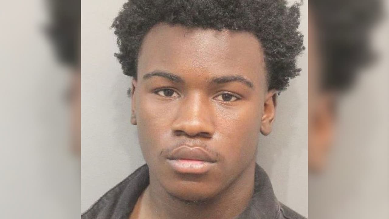 Amenaza a su exnovia con una pistola y se dispara por accidente en el norte de Houston