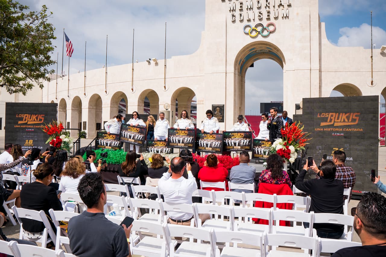 Marco Antonio Solis fue el encargado de contar que el 30 de julio en el Metlife Stadium de New Jersey, comenzará esta nueva gira, luego continuará el 12 de agosto en Las Vegas, luego el 18 de agosto en Los Ángeles, y el 26 de agosto en Seattle, Washington.
