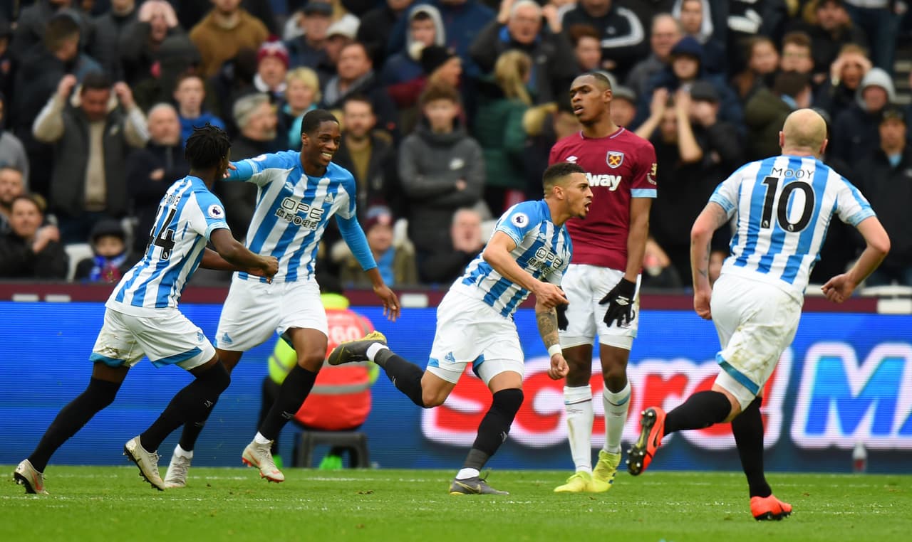 Aprovechando un balón que se paseó por el área, el atacante inglés solo tuvo que darle un empujó suave a la pelota para que se fuera ajustada al palo y poner el 2-1 parcial.