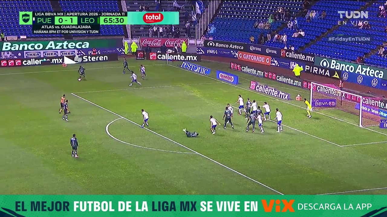 ¡Increíble, otro poste! León vuelve a rozar el segundo ante Puebla