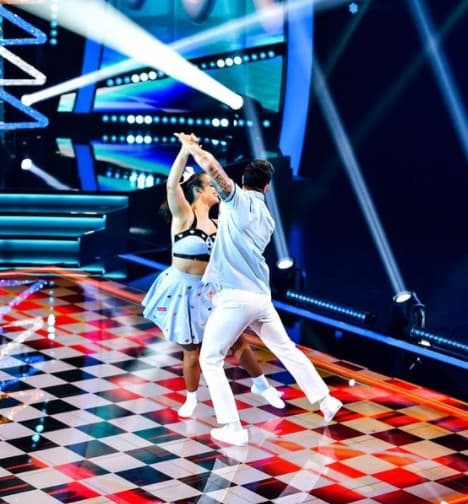 El venezolano le puso ritmo a la pista con un quickstep de la mano de Sofía Ghavami.