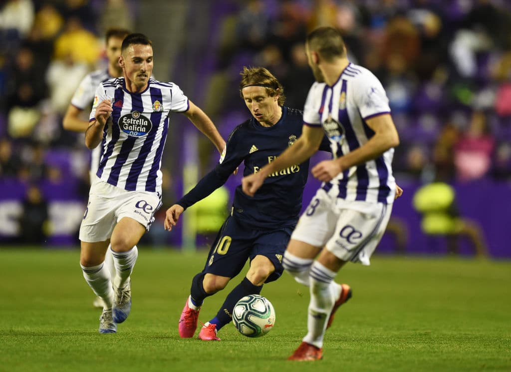 Al final del partido, Nacho le da el triunfo al Real Madrid, con un cabezazo, 0-1 sobre el Valladolid y deja a los de Zidane como líderes en solitario con 46 puntos.
