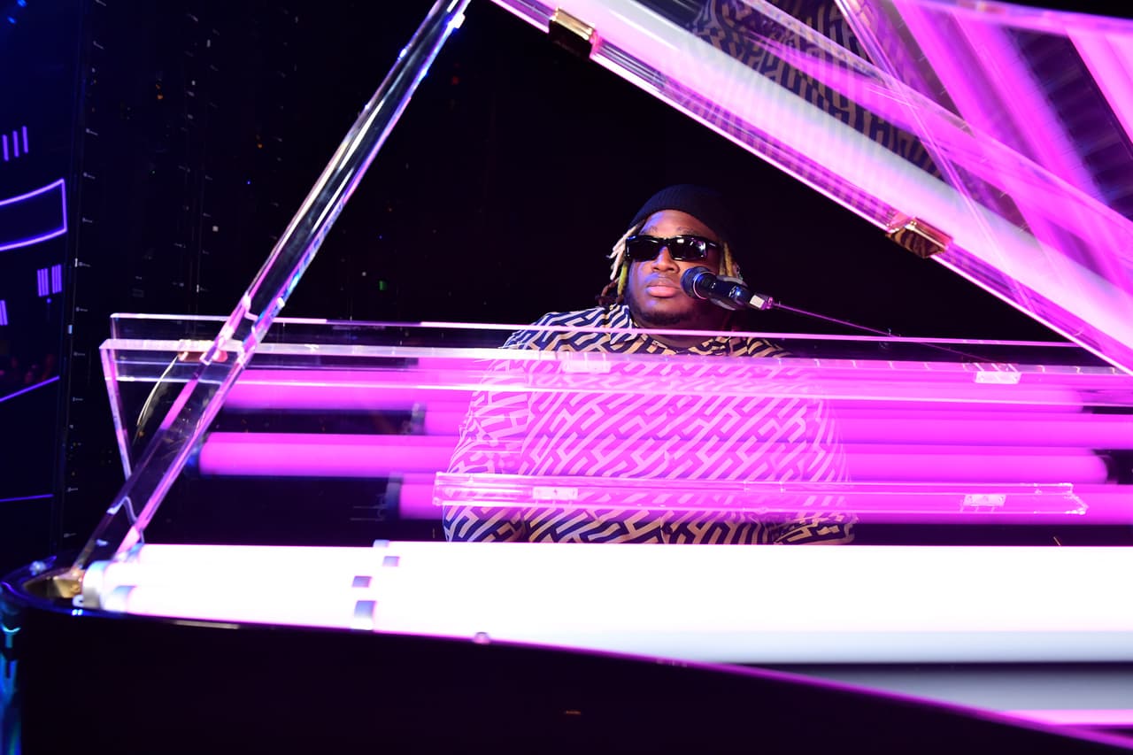 Las finalistas de Reina de la Canción comparten el escenario con cuatro talentos latinos (FOTOS)