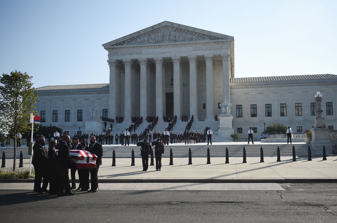 La llegada de los restos de Ginsburg al Máximo Tribunal.