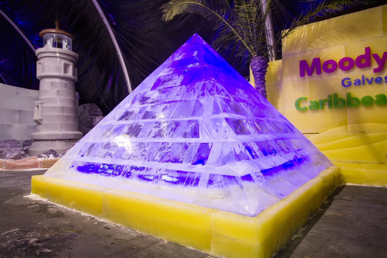 Los talladores de hielo ya han creado gran parte de las esculturas que hacen parte de la exhibición 'Navidad Caribeña'.