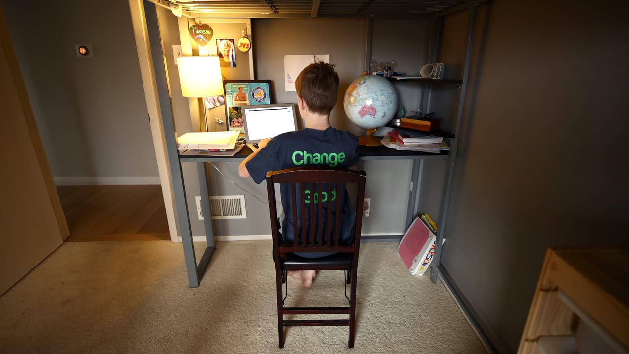 <b>Sábado 6 de agosto | </b>Entrega sólo en las instalaciones
<br>
<b>Incluirá la distribución de alimentos </b>
<br>
<u>Hora</u>: 10 a.m. – 2 p.m.
<br>
<u>Lugar</u>: Centro de Recursos Comunitarios en Norwalk
<br>
<u>Dirección</u>: 11721 Rosecrans Ave., Norwalk, CA 90650