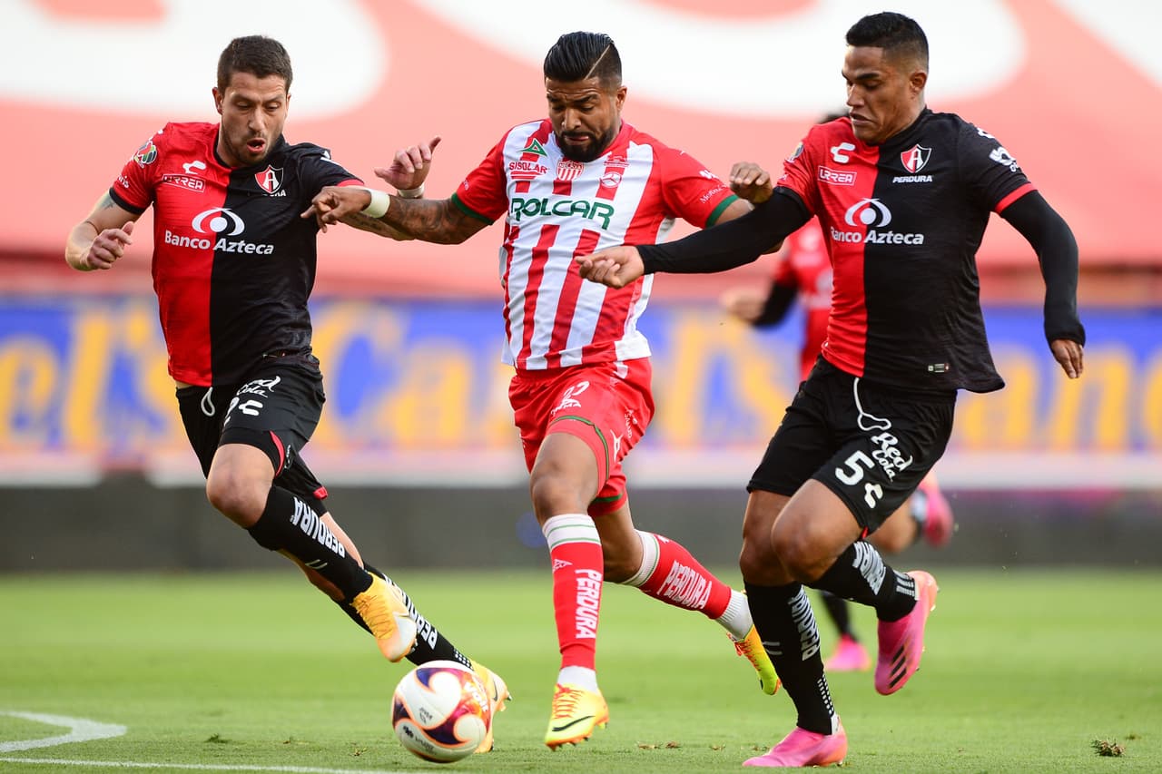 Atlas no se toca el corazón y golean 1-5 a un débil Necaxa. Los Zorros toman el quinto de lugar de manera momentánea y Necaxa volverá a dormir en la última plaza del torneo.
