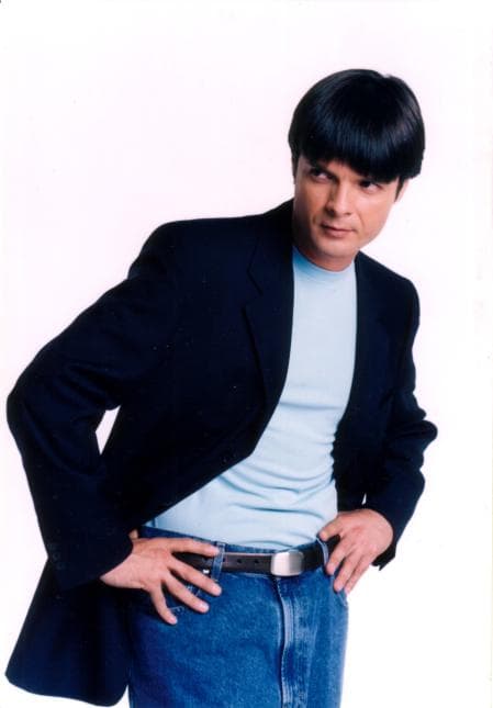 <b><a href="http://www.univision.com/series/rosario-tijeras/ariel-lopez-padilla-de-corazon-salvaje-a-rosario-tijeras-fotos">Ariel López Padilla</a></b> fue 'Enrique' en esta historia juvenil, él dio vida al profesor de danza de 'Emilia'.