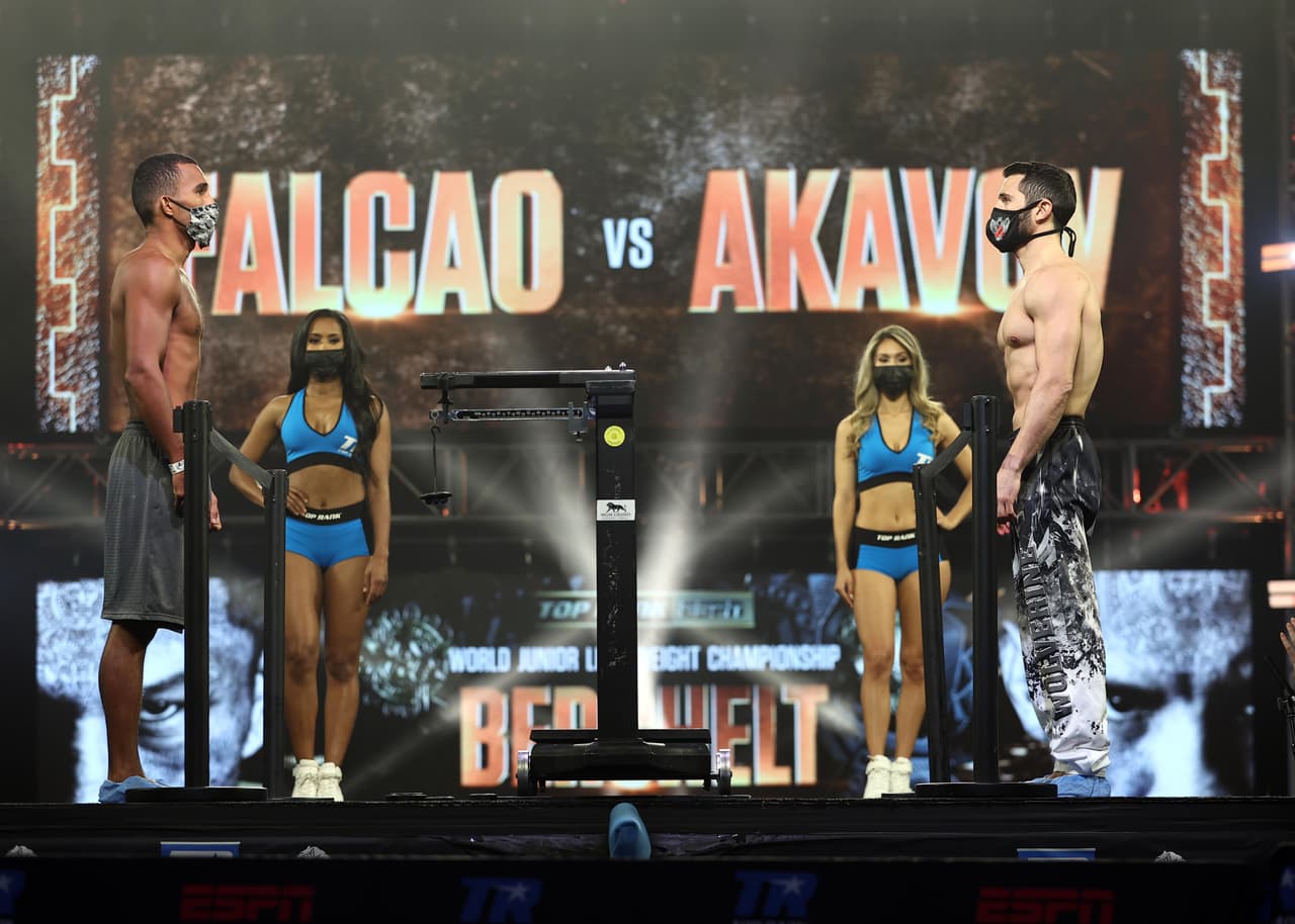 Esquiva Falcao y Artur Akavov, de peso mediano, pactaron diez rounds.