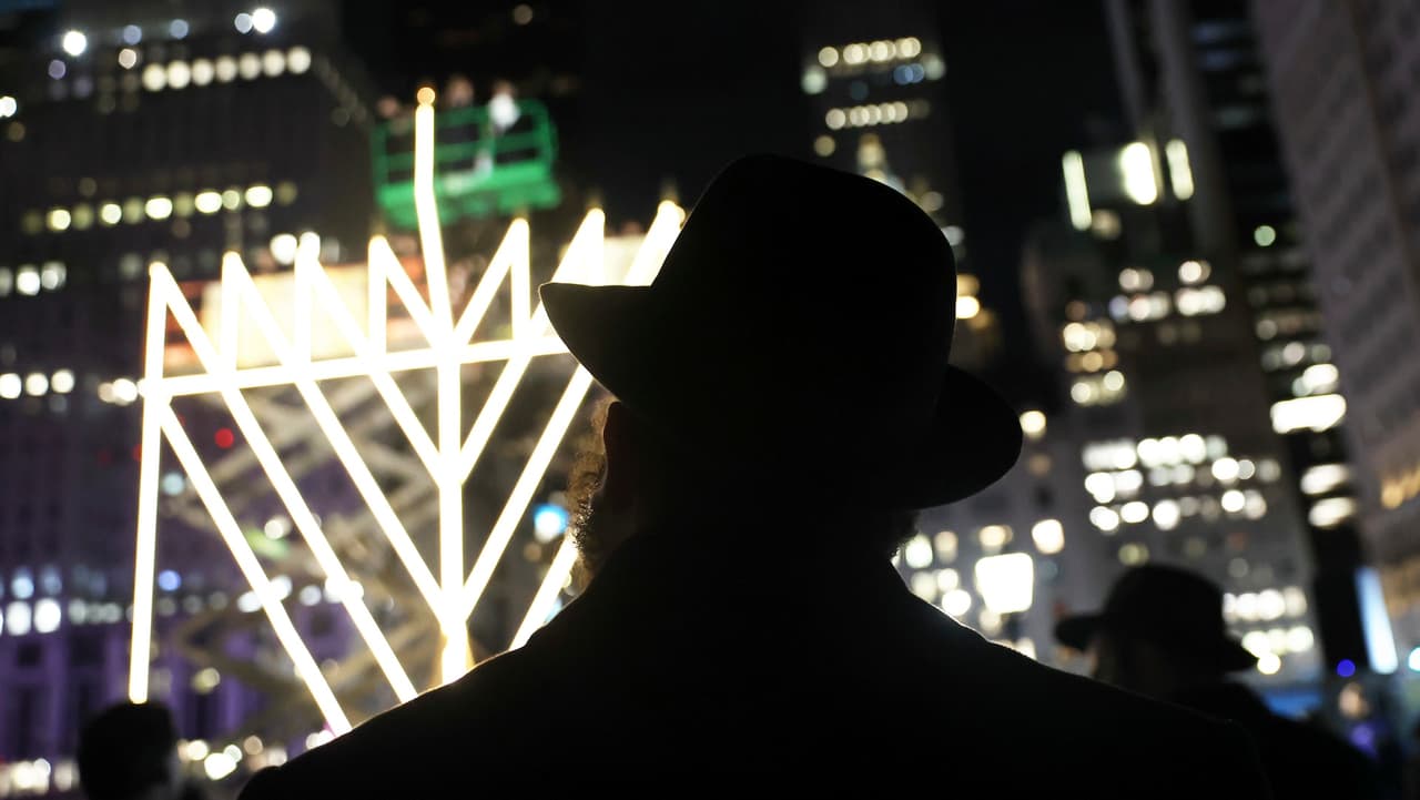 Refuerzan seguridad en Nueva York por Janucá tras tiroteo en celebración judía en Australia