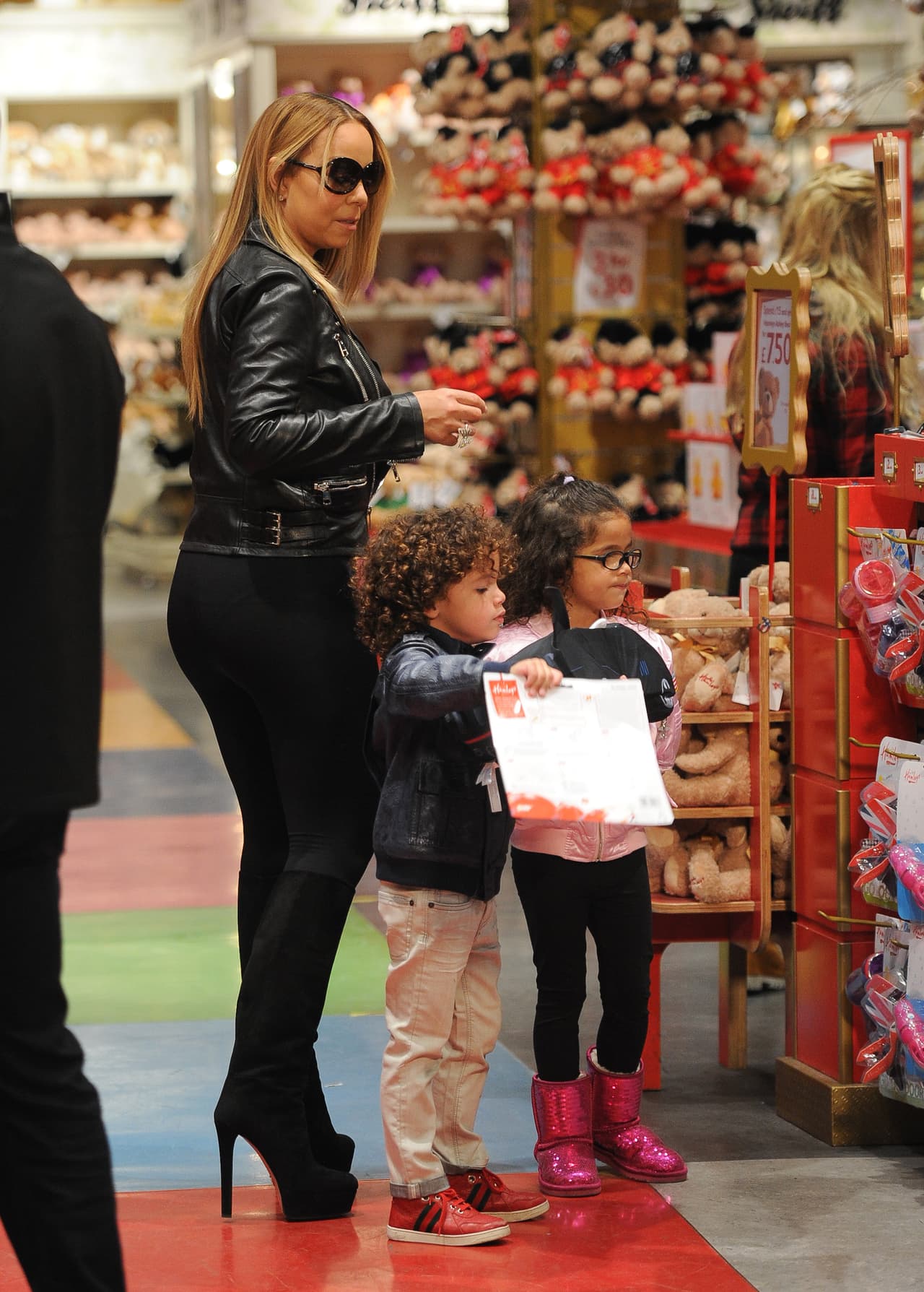 Los pequeñines tomaron todo tipo de juguetes.