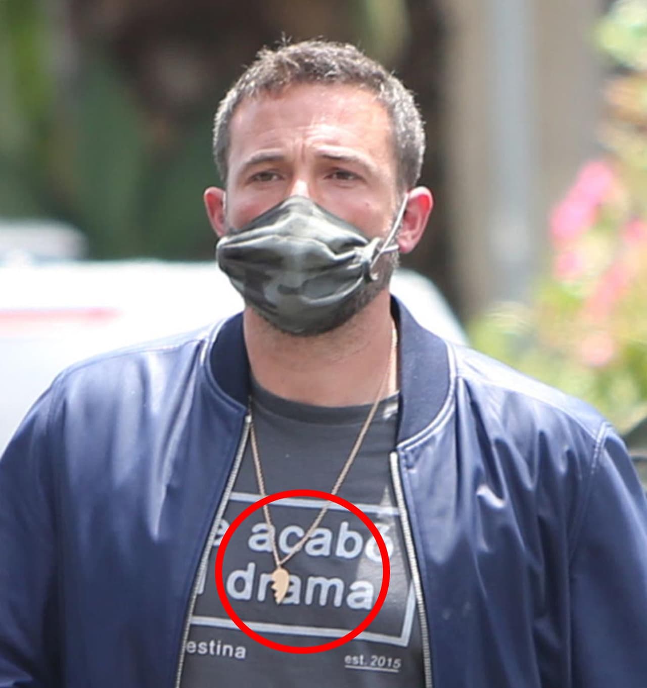 La pareja ha sido vista en varias ocasiones caminando por las calles de Los Ángeles, cuando sacan a pasear a sus perros.
<br>