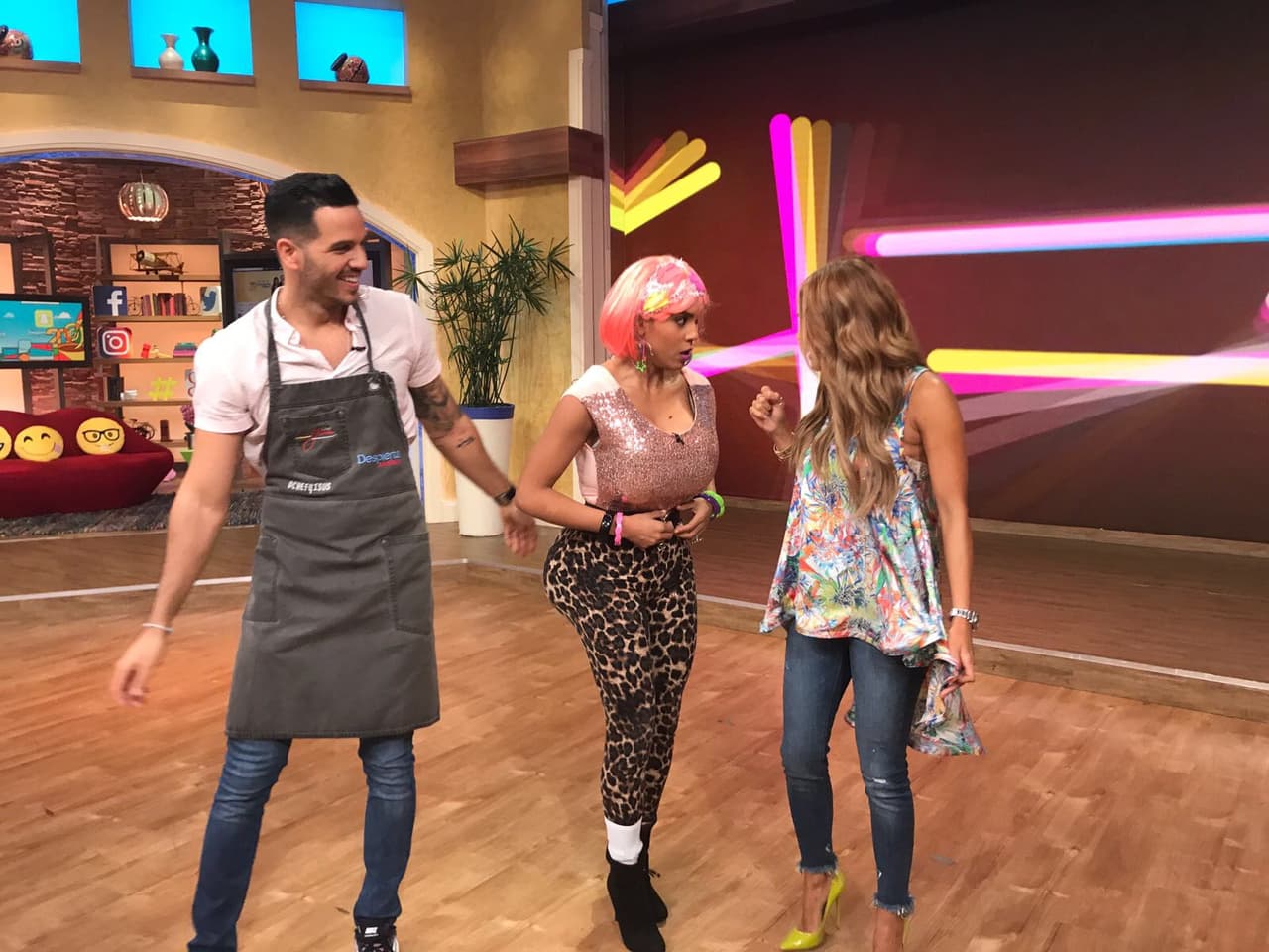 'La Exótica' se dio cuenta que faltaba un poco de sazón esta mañana, y llegó a poner a bailar a todos.