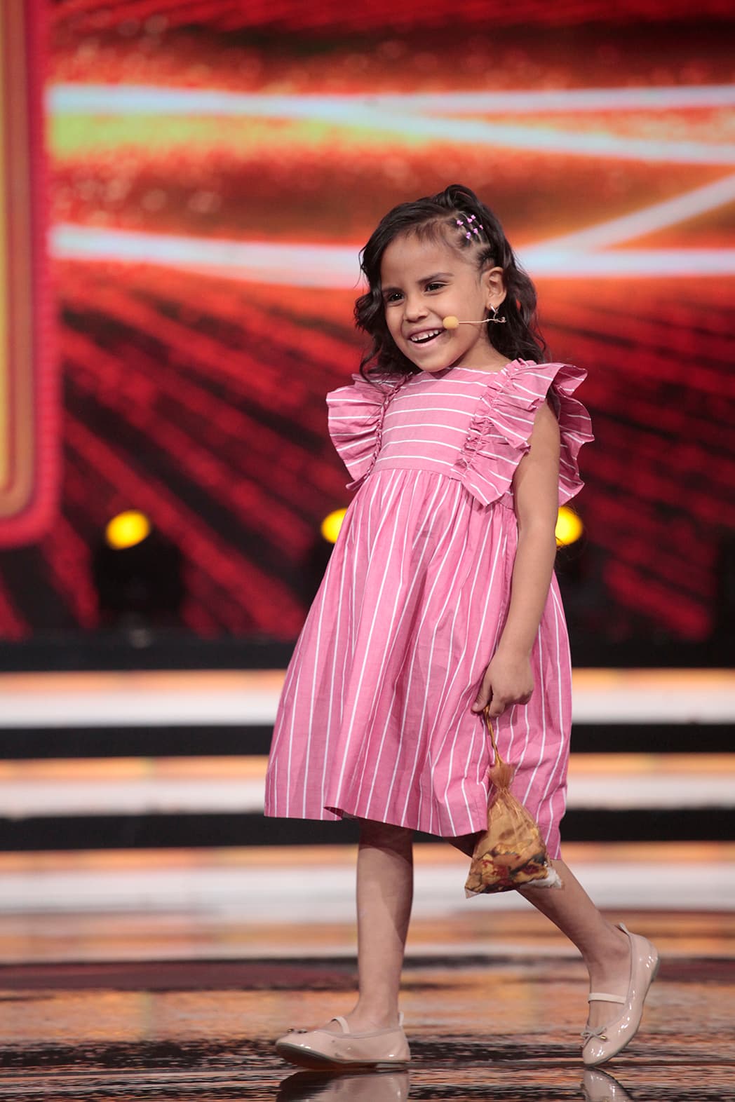 "Estuvo muy padre, nos fuimos de compras. Me compró con su dinero muchos vestidos y algunos pantalones que no usaré porque en el rancho hace mucho calor y no me gusta", confesó la niña de cinco años.