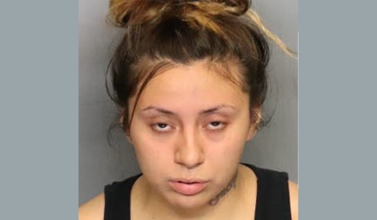 Arrestan por posesión de armas a la misma joven que transmitió la muerte de su hermana por Instagram