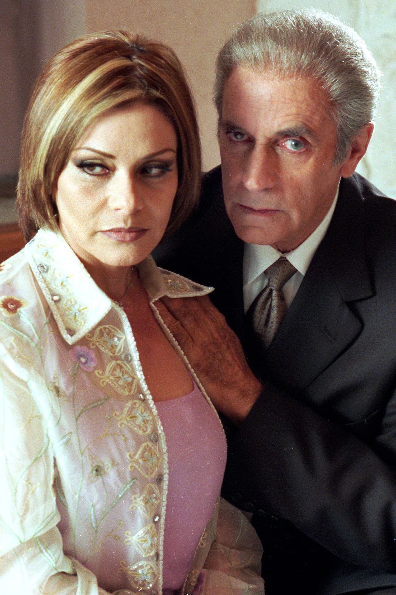 <b>Julio Alemán </b>
<br>Con 21 años, el legendario actor se unió a la industria artística y, conforme avanzó el tiempo, trabajó en varias producciones para el cine, el teatro y la televisión.