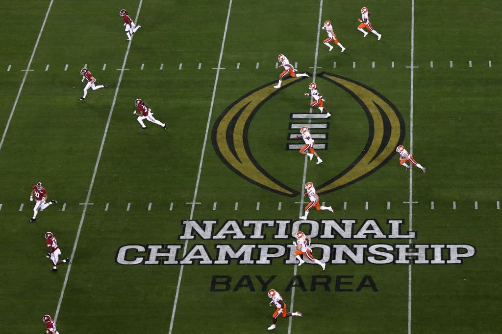Los Clemson Tigers apabullaron 44-16 al Alabama Crimson Tide en el juego por el Campeonato Nacional del fútbol colegial estadounidense. Los de naranja se coronan por segunda vez en tres años.