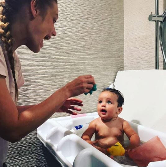 Actualmente su hija Masha tiene un año y cinco meses de edad.