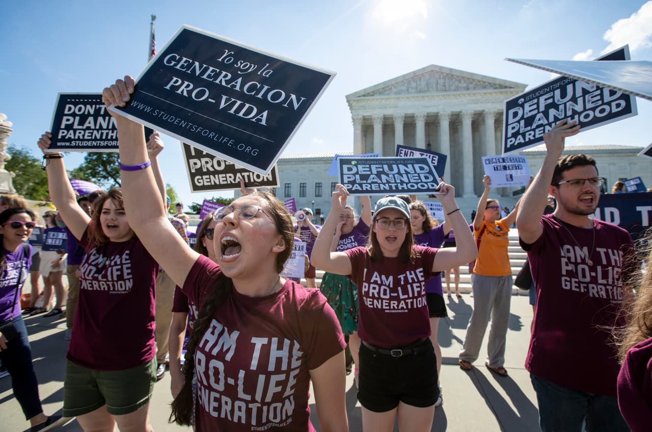La Corte Suprema determina que clínicas antiaborto no tienen que informar a embarazadas sobre sus opciones