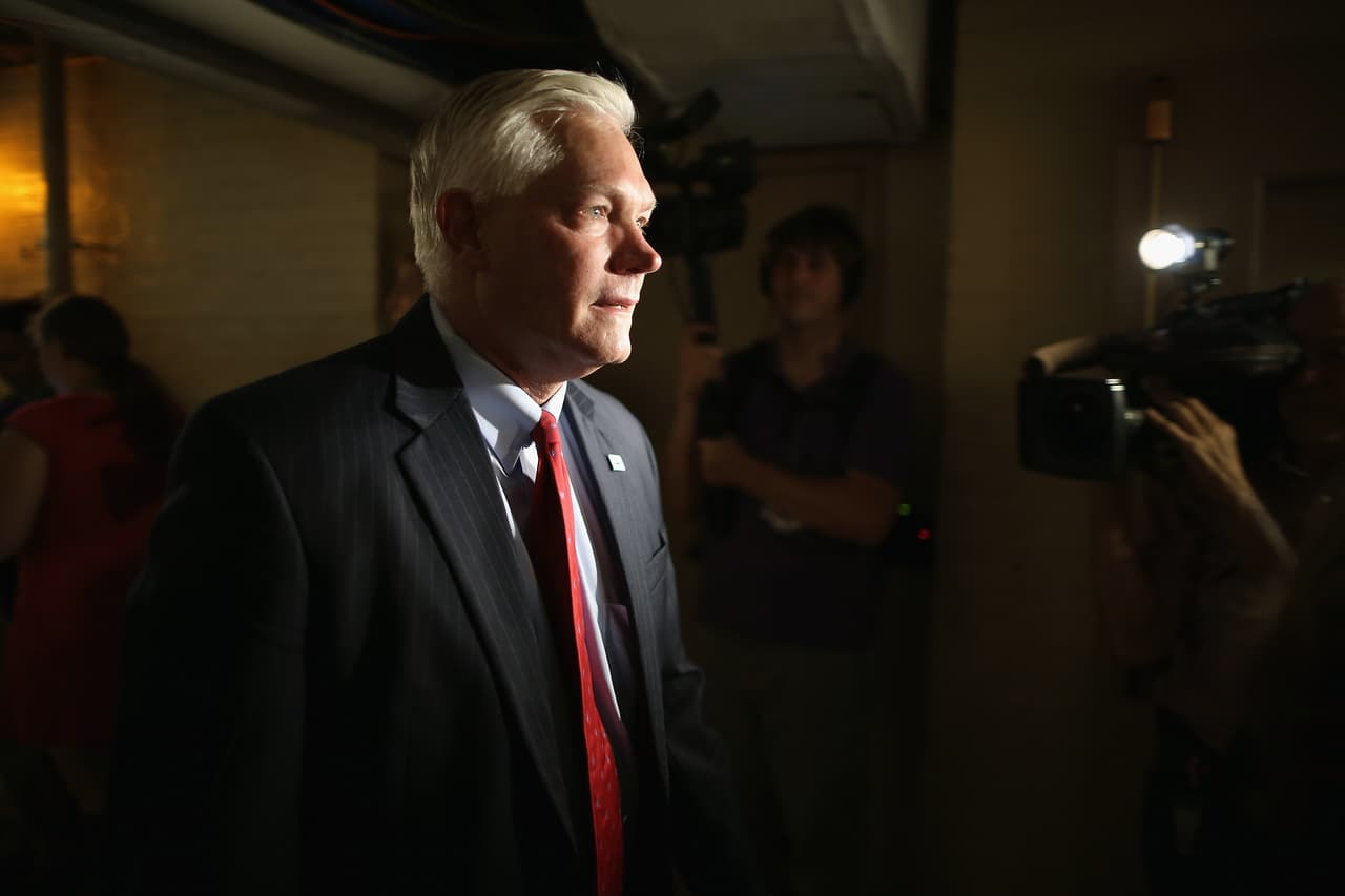 La campaña del excongresista texano Pete Sessions ha gastado $80,000 dólares en abogados
