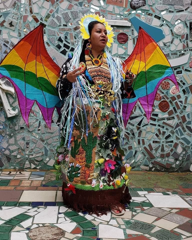 Su objetivo es unificar a las familias en oportunidades de desarrollo y capacitación en las que se demuestra el talento de los 
<a href="https://www.univision.com/local/philadelphia-wuvp/padres-de-familia-al-sur-de-filadelfia-reportan-escasez-de-actividades-de-verano-asequibles-para-sus-hijos-video">inmigrantes que sostienen la ciudad</a>. 
<br>