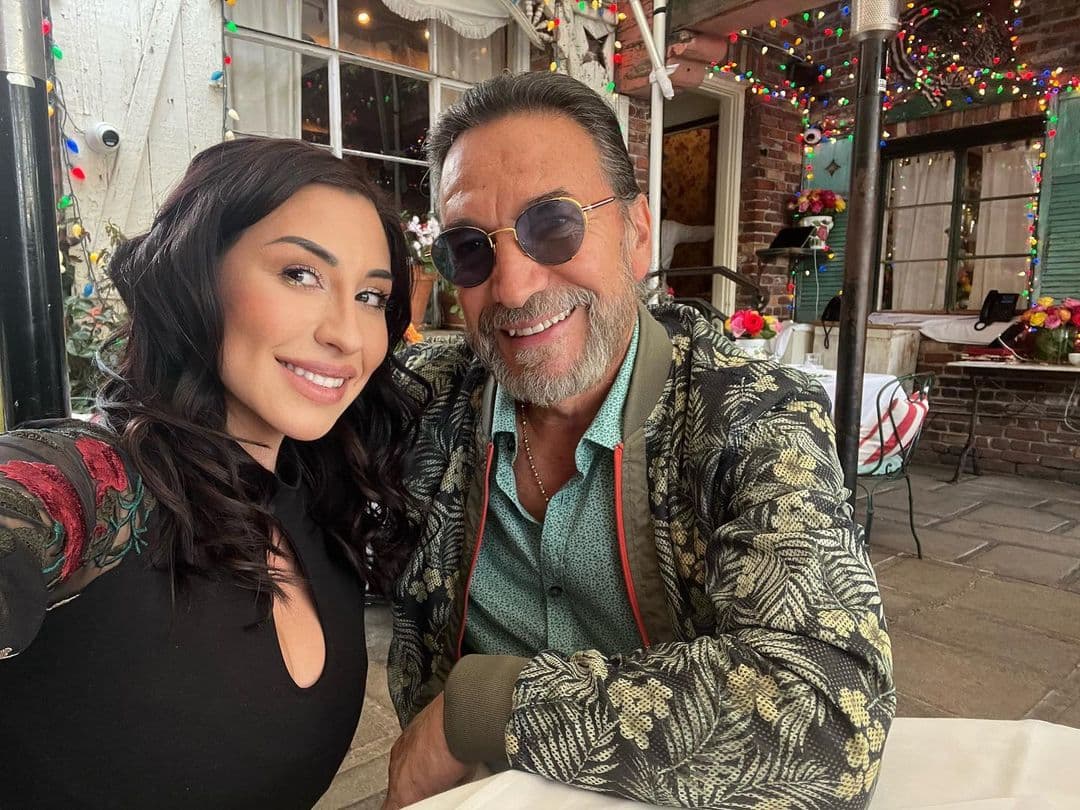 Recordó que creció con un padre ausente por las giras en las que él se mantenía, pero que ahora de grande lo valora mucho más, y manifestó que mantienen una bonita relación.