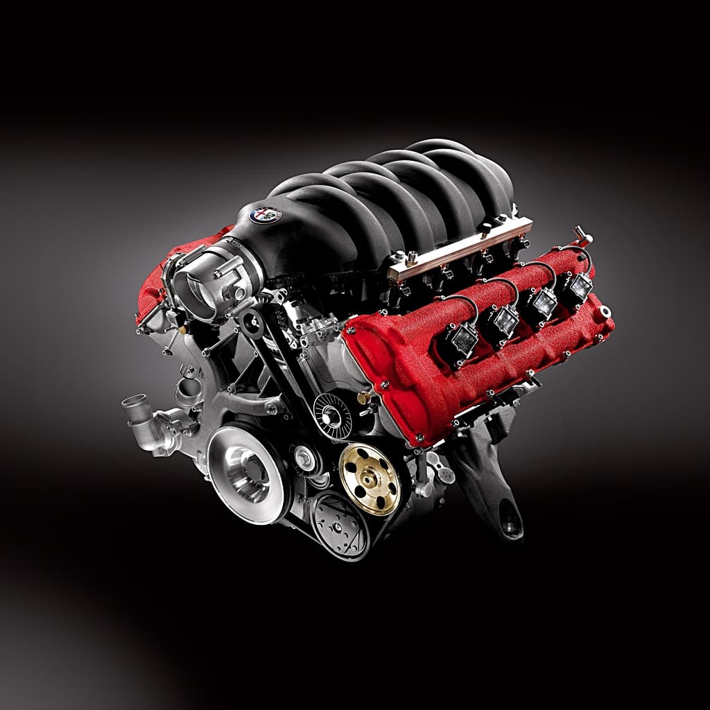 El motor del 8C Competizione esta basado en el V8 4.7-liter 450-hp de Ferrari.