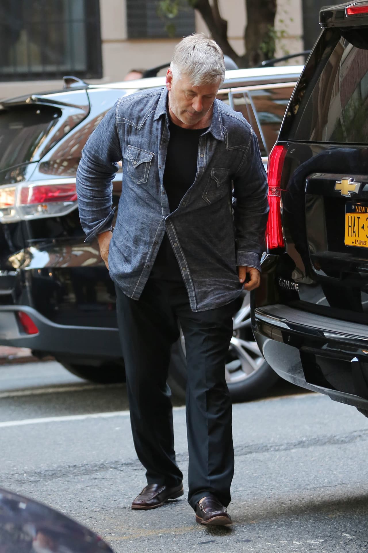 Alec Baldwin no podría estar más feliz.