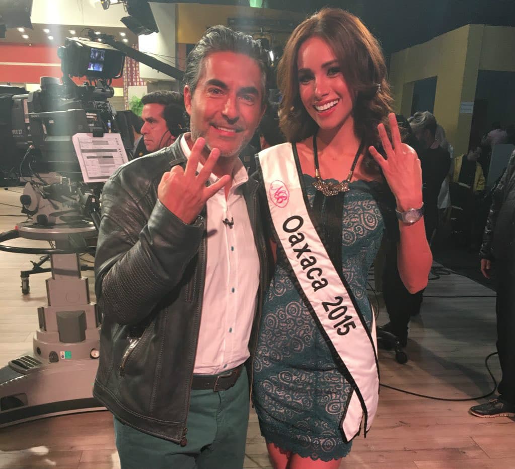 Negro Araiza apoyando a las chicas de Nuestra Belleza México.