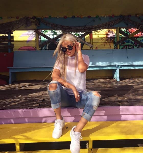 Carolina Giraldo Navarro mejor conocida en el medio artístico como Karol G, nació el 14 de febrero de 1991.