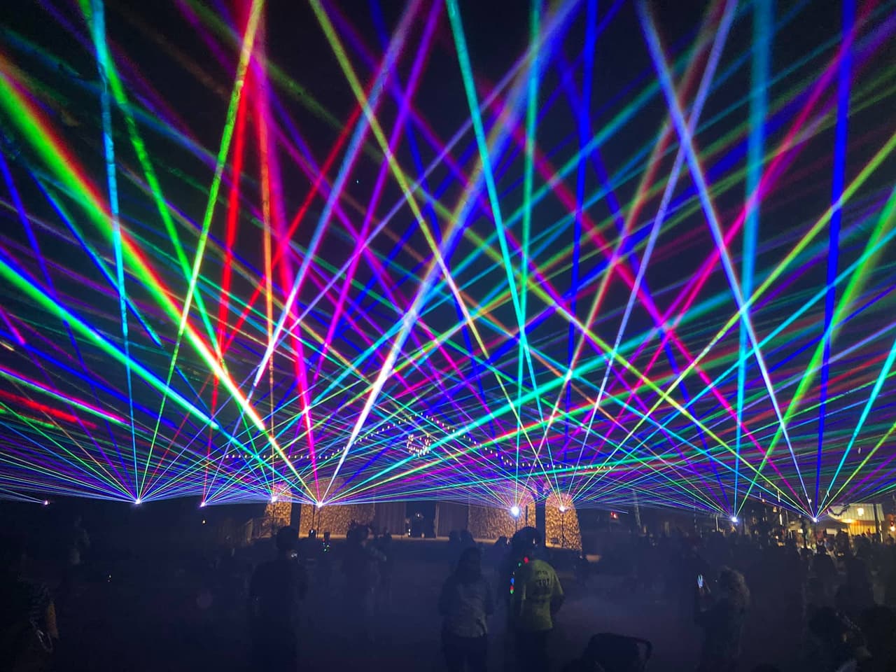 <b>Celebrate the Season</b>
<br>
<b>Fecha:</b> 8 de diciembre
<br>
<b>Lugar:</b> Reiter Park. 311 West Warren Ave. Longwood, FL
<br>
<b>Sitio web</b>: 
<a href="https://www.longwoodfl.org/Calendar.aspx?EID=3559&month=12&year=2023&day=8&calType=0">https://www.longwoodfl.org/Calendar.aspx?EID=3559&month=12&year=2023&day=8&calType=0</a> 
<br>
<br>Esta fiesta navideña de calle contará con una variedad de actividades que incluyen música en vivo, espectáculos de danza, laberintos de nieve, toboganes gigantes, paseos en tren, comida, un espectáculo de láser para el final y más.