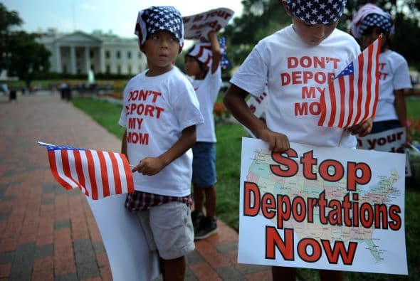 En Phoenix, el senador republicano John McCain se mostró contrario a modificar la constitución y negar la ciudadanía automática a los hijos de inmigrantes indocumentados.