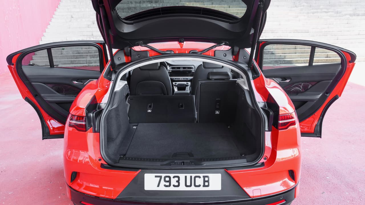 Las primeras Jaguar I-Pace 2019 comenzarán a llegar a los concesionarios de la marca en Estados Unidos en el segundo semestre de 2018.